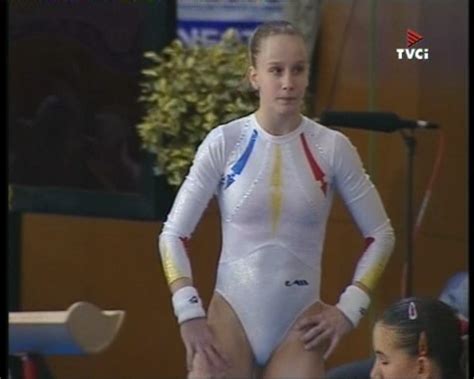 Sandra raluca izbaşa (born june 18, 1990 in bucharest, romania) is a retired romanian artistic gymnast. Sandra Izbasa - Gymnastics Photo (11215514) - Fanpop