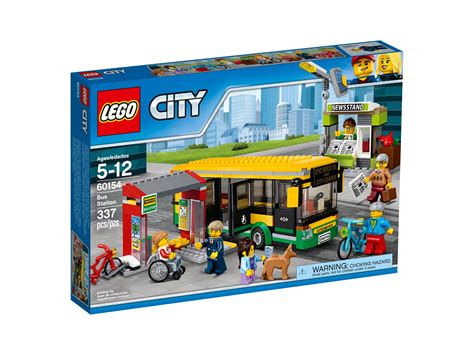 Iconic vehicles and buildings form the bustling backdrop. LEGO® City - Busbahnhof 60154 (2017) | LEGO ...