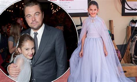 Голливуде | once upon a time. Leonardo DiCaprio hugs co-star Julia Butters, 12, at the ...