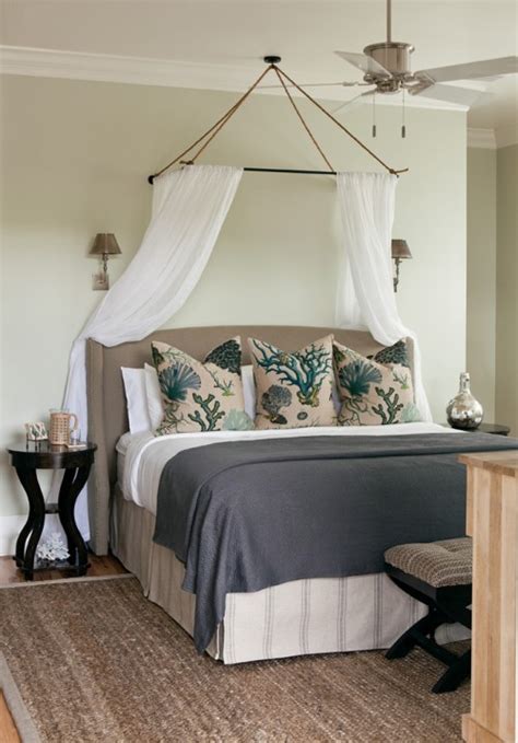 Bedroom wall decor ideas classic master bedroom decorating ideas white wall color schemes and surrounded chic white walls bedroom bedroom: 25 Cool Guest Bedroom Decorating Ideas - Shelterness
