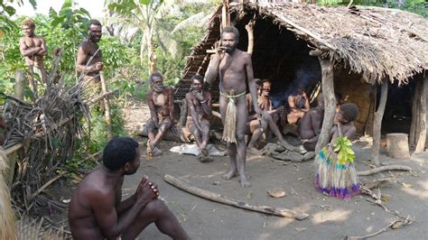 Dass efate und speziell port vila nicht das urtümliche vanuatu repräsentieren, wird auf malakula deutlich. Vanuatu - Inseln der Magie und lebendiger Tradition ...