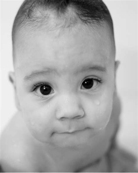 So i started playing music and talking to her during the bath and splashing the water around her, and now at 3½ months, she loves it. mind the air and water temperature i run a nice warm bath. Hanna Mania: who doesn't like a chubby naked kid