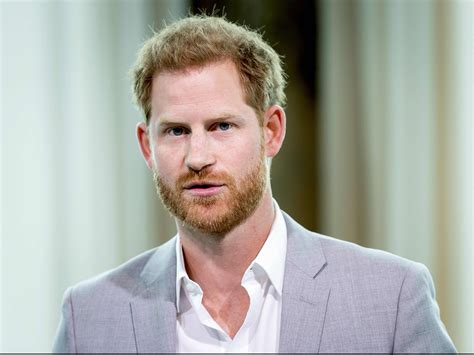 El heredero al trono de gran bretaña lanzó un ataque a. El príncipe Harry califica investigación sobre la ...