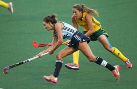 En que año y torneo jugó su primer partido con la camiseta de la selección? Confederación Argentina de Hockey | Luciana aymar