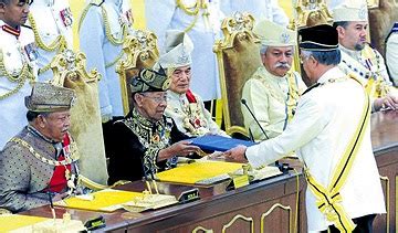 While lauding successive kedah rulers for their tolerance and adaptability to protect and love the people, tunku nong singles out both sultan sallehuddin and sultan abdul halim's father, sultan. ~mummyrokiah: DAULAT TUANKU