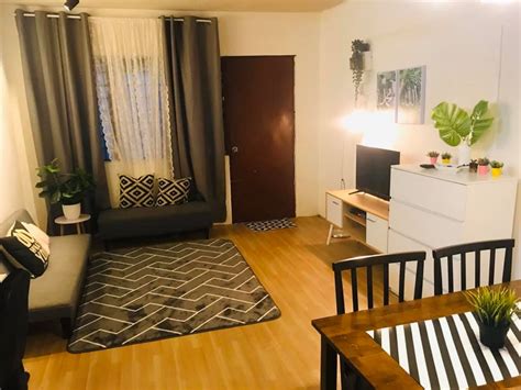 Dengan menggunakan furnitur multifungsi, kamu akan lebih menghemat tempat tetapi tidak mengurangi fungsi ruangan. Transformasi rumah flat ini hanya dengan bajet RM1300 ...