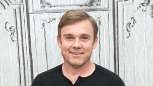 A zine about ricky schroder, with news, pictures, and articles. „Der kleine Lord": So sieht Ricky Schroder heute aus