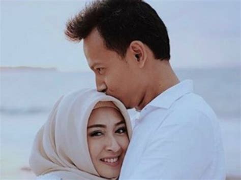 Kalau kamu nunggu yang rupawan, bodi sempurna bak model, pintar dan kaya (jadi bisa dibanggain), humoris, setia, romantis, dll, wah kapan nikahnya…. Masih Ramai Lelaki Yang Baik, Lembut Hatinya & Berusaha ...