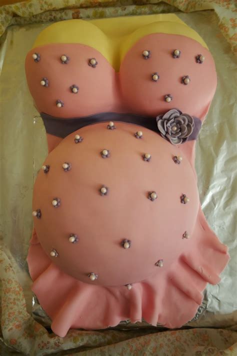 Ich wusste nur, dass ich das ganze in rosa machen wollte, weil das kleine ein mädchen wird. süsse ART ...: Babybauch Torte