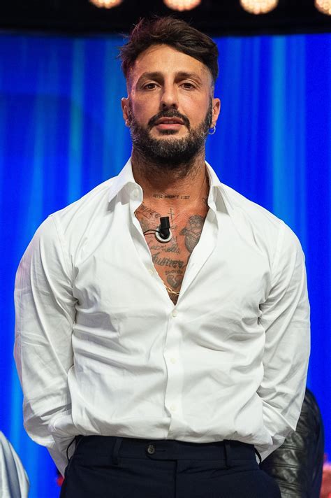 Ha destato grande curiosità la pubblicazione di alcuni post sul profilo ufficiale instagram di fabrizio corona. Fabrizio Corona fuori dal carcere: le immagini su Instagram sono scioccanti : Funweek