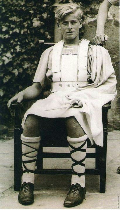 Aynı yıl, prenses elizabeth alexandra mary ile dolaysıyla i̇ngiliz tahtının varisi ile evlendi. Young Prince Phillip | English royal family, Greek royal ...