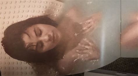 The beatles yesterday and today album released in the north american they zoomed in on the bathtub, leaving out the toilet altogether. Rare Album Bathtub Pic : SelenaGomez