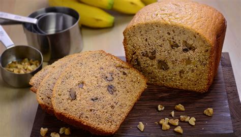 Banana bread in a breadmaker? Yes please! No extra bowls ...