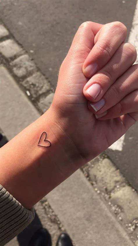 You certainly wouldn't be the first person to save his tattoo for those who truly deserve to see it. Simple Tattoo Ideas | Small Cool Cute Simple Tattoos Designs