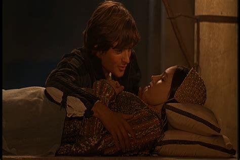 Add to that stunning sets, costumes and music, the result is a moving artistic creation. I Think, Therefore I Review.: Romeo and Juliet (1968)