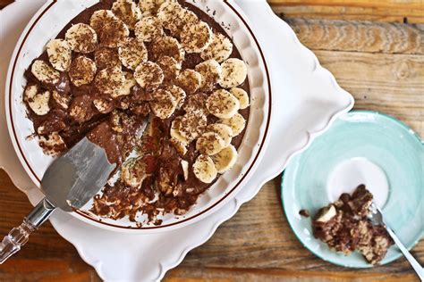 Treat yourself to smooth, creamy chocolate topped with sweetened whipped cream on an almond flour crust. Sugar Free Chocolate Cream Pie / Chocolate Cream Pie ...