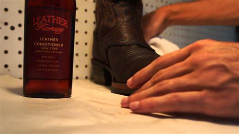 How to apply leather conditioner. How to Use Leather Conditioner on Leather Boots - YouTube