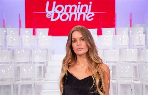 È successo durante l'ultima puntata di uomini e donne. Uomini E Donne | DavideMaggio.it