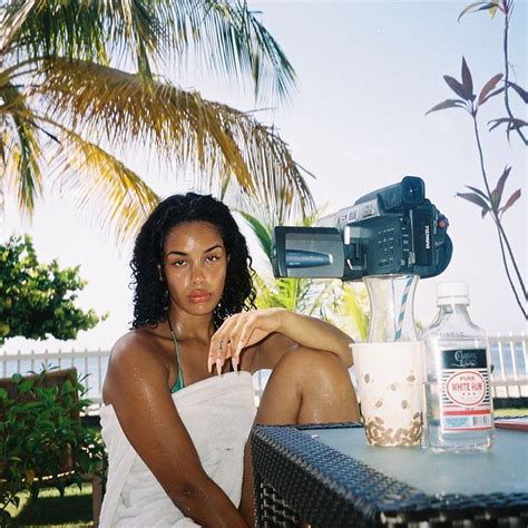 Jorja smith, born in west midlands, is a british singer who has recorded with drake, stormzy, kali uchis, and others. erincalexis | Tumblr