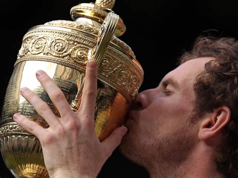Dem auktionator aber fehlt aber eine wichtige trophäe. Andy Murray geht mit Wimbledon-Pokal baden - Sport VOL.AT ...