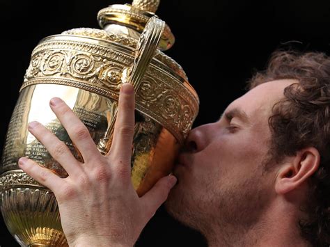 80 persönliche gegenstände von boris becker werden bis ende juni online versteigert. Andy Murray geht mit Wimbledon-Pokal baden - Sport VOL.AT ...