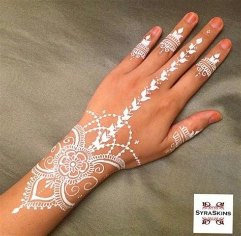 Discover the beauty and power of henna tattoos with these gorgeous, versatile designs. Henna | Hennaminták, Henna tetoválás, Henna