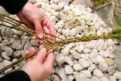 A #pomlázka is a whip braided from #willow twigs. NÁVOD: VELIKONOČNÍ POMLÁZKA | Hrajeme si jinak