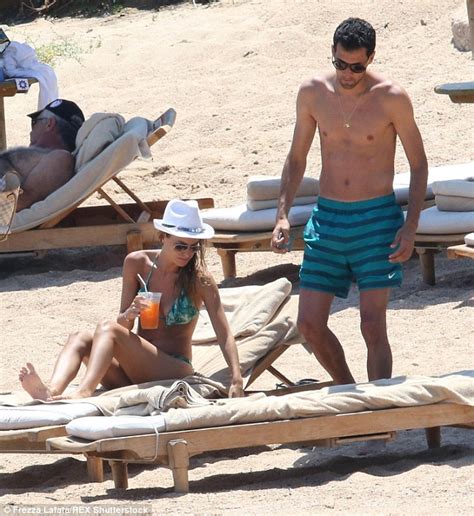 El fruto de nuestro amor. Sergio Busquets and Xavi holiday together in Sardinia with ...