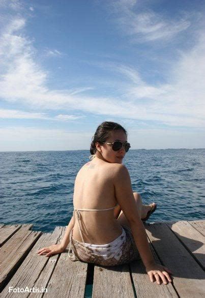 Gw melonggarkan pegangan gw di pinggangnya setelah. Foto Seksi Bikini Wulan Guritno | Gudang Kimcil