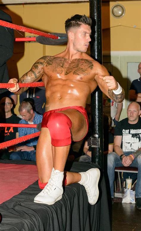 Hot wrestler muscle jock with singlet straps down & nice bulge! Beefcakes of Wrestling: Muscle Monday : Flex