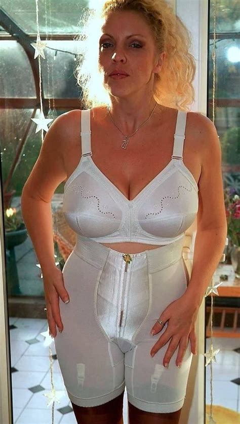 Beautiful curvy mature lady playing with will not hear of wet pussy. Girdle Love | Strumpfgürtel, Retro-dessous, Hüfthalter