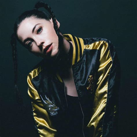 / like a river, like a river / shut your mouth and run me like a river Interview mit Bishop Briggs über "Church of Scars ...