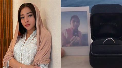 Ibunda nikita willy, yora menyebut jika ak lama lagi akan digelar acara lamaran resmi. Rangga Azof-Cut Syifa Kompak Beri Selamat, Nikita Willy Terima Lamaran Indra Priawan, Sempat ...