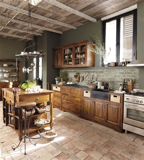 Cucine su misura in stile rustico. Maisons du Monde, Cucina Classica Lubéron : arredica ...