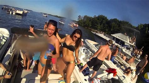 Wild and real day party video from party cove lake of the ozarks missouri. Lake party Lake Murray S.C - YouTube