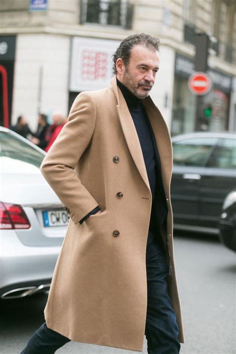 How to wear a camel coat 5 ways | men's style & fashion lookbook by carl thompsonif you are hunting down the perfect coat this season, look no further. "キャメルカラー"の使い方次第で冬のメンズコーデが格上げされる! | エフログ