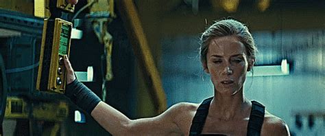 Not only does this film bust. Emily blunt edge of tomorrow gif 13 » GIF Images Download