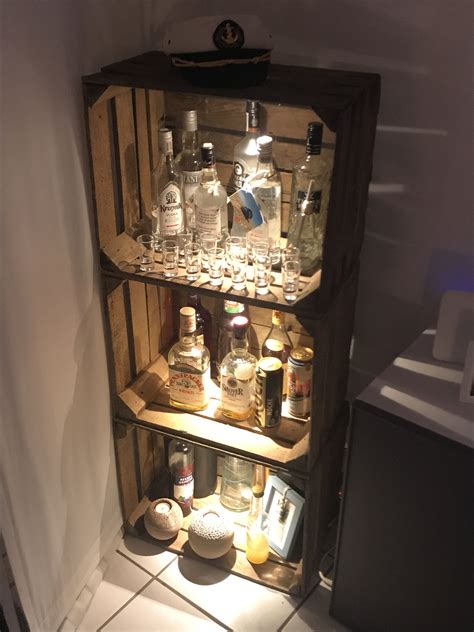Licht ist schön und gut, das wichtigste an einer bar ist jedoch immer noch der alkohol. DoItYourself Barregal/Schnapsregal aus Weinkisten/Obstkisten. Eine klasse und einfache ...