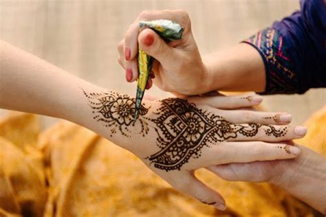 Ein henna tattoo selber machen ist ganz einfach, wenn man weiß, wie es geht. Henna Tattoo selber machen - Anleitung und Tipps - Beauty ...
