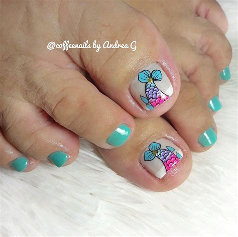 Es por esto que les traemos imagenes con bellos diseños de decorados de uñas para pies con flores y mariposas, especiales para hacerte en esta fecha. Pintados De Uñas De Pies 2020 : Pin de AndryuS Nail'S en ...