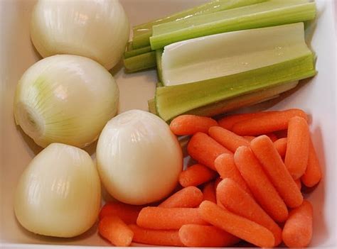 Learn how to cut a mirepoix. .: MIREPOIX
