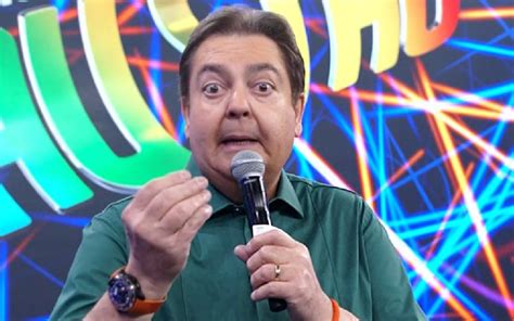 Especialmente para galera do twitter, as faustanetes, a selena gomez…, disse faustão no palco. Globo entra na brincadeira e sugere romance entre Faustão ...