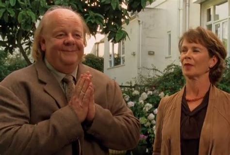 She is known as the queen. 'Game of Thrones' casts Roger Ashton-Griffiths as Mace ...