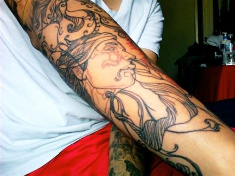 Boyd, who's also an artist and an author seems to allow those passions to inspire his tattoos. Brandon Boyd of Incubus style tattoo | Tattoos, Body ...