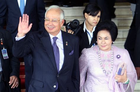 Rosmah mansor, istri mantan perdana menteri malaysia najib razak, mendatangi kantor komisi pemberantasan korupsi malaysia. Malaysia's Najib spent 'millions' on luxury goods ...