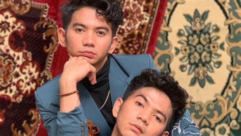 Bikin lagu di tengah pandemi, rizki dan ridho bersyukur bisa masuk di album jagonya dangdut 2 diluncurkan saat pandemi, album jagonya dangdut 2 tembus 150 ribu copy ditanya masih sayang atau tidak dengan nadya mustika, ini jawaban rizki da Rizki DA & Ridho DA Sentil Artis yang Kerap Akting, Sindir ...