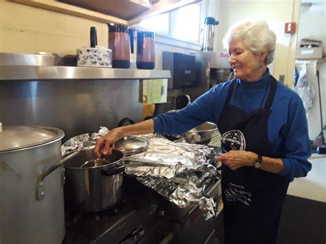 The mouth watering, nourishing chili, a bag of rice (uncooked), 6 or so boxes of cookies, and boxes of bananas are then loaded into a vehicle and at least 3 people transport the meal to the emmanuel dining room located adjacent to the wilmington train station. First UU Wilmington - Christmas Eve Special Offering ...