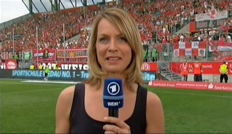 Während ihrer schulzeit absolvierte sie ein auslandsjahr in neuseeland. Jessy Wellmer bei der 'Sportschau - Finaltag der Amateure ...