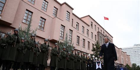 .16 türk devletini temsil eden yıldızlarında bakanlık amblemlerinde yer alabileceği açıklanmıştı. Türk askerine hakarete Milli Savunma Bakanlığı'ndan sert tepki