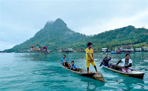 Proses ini, yang menghasilkan dasar lautan baru, disebut penjalaran dasar laut. Rumah Tengah Laut & Tiada Elektrik, Kehidupan Bajau Laut ...